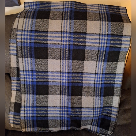 Wool Shawl - Picture 3 of 4